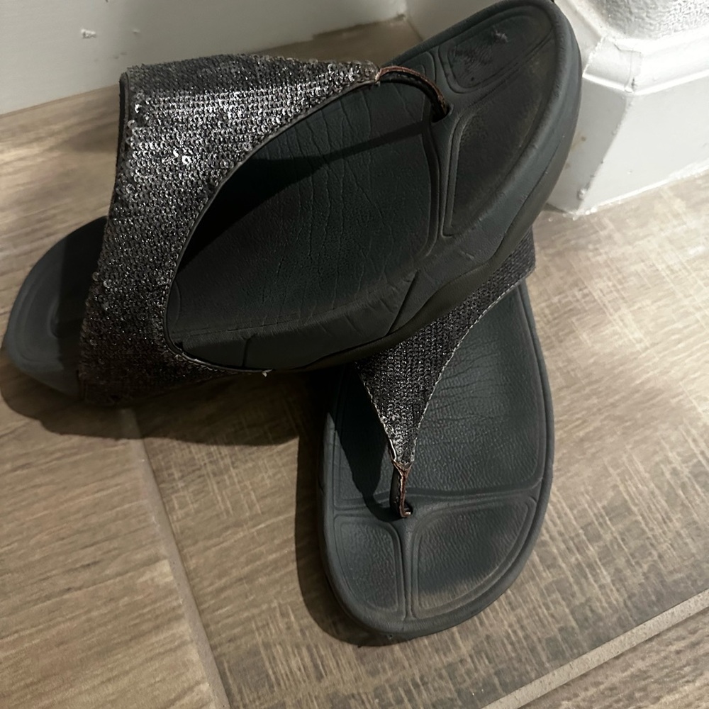 Women’s FitFlop LULU Thong Flip Flops Sandals 
Grey Silver GLITTER EU 39